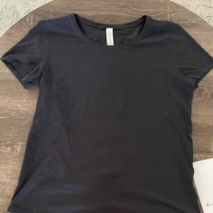 🖤Lululemon NWT! Size 4 Love Crew Short Sleeve T-Shirt (Qty1)